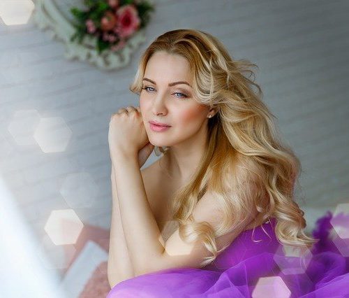 Jak pielęgnować blond włosy?